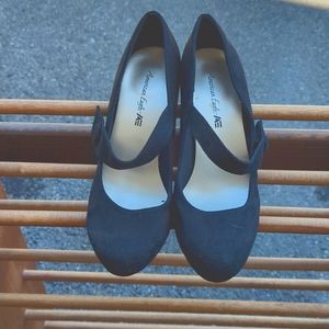 American Eagle black heels